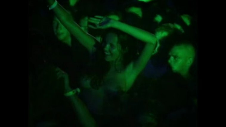 Woodstock Pt 3-4b-crowd brun-both nips-green tit-eh.jpg